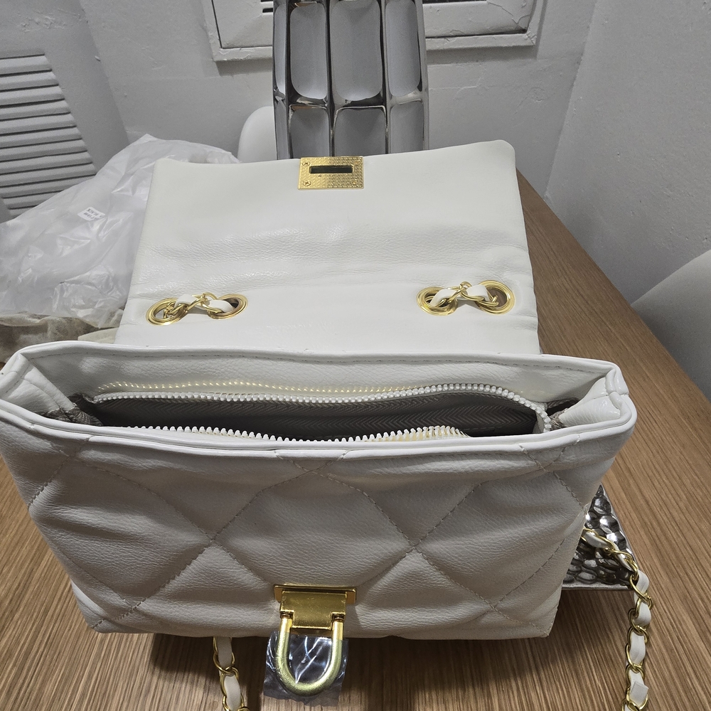 Chic White Quilted Shoulder Bag with Gold Accents
